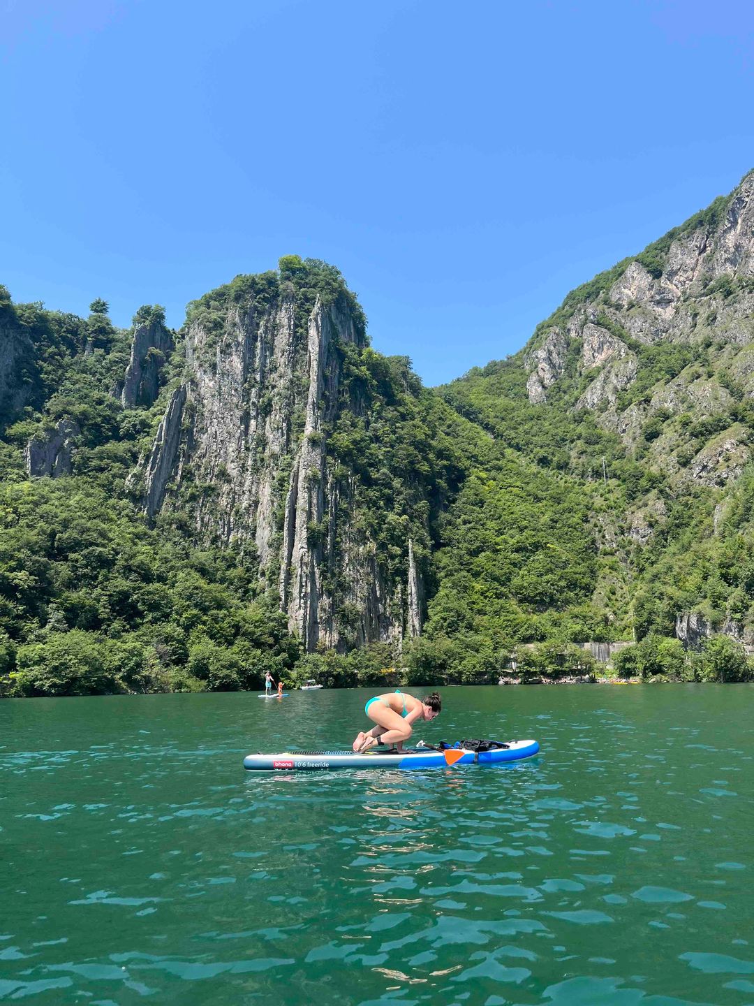 Stand up paddle sul lago